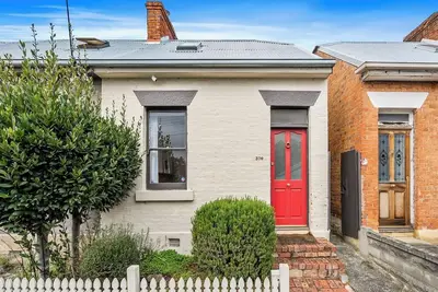 Image de Explore South Hobart Village from an 1855 Cottage