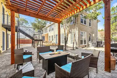 Image de Midtown, Med Center, Dt Home | Games | Patio Bbq