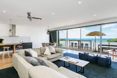 Image de On The Beach - Beachfront Retreat with Stunning Ocean Views