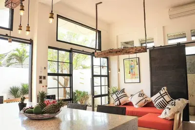 Image de Studio Lupo - Pop-art apartment, short-walk to Berawa Beach