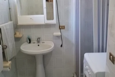 Image de Comfortable white house in quiet and serviced area, pets allowed
