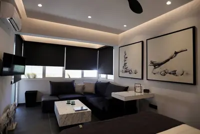Image de Luxury apartment in sophisticated Athens Riviera, two minutes walk to the beach.