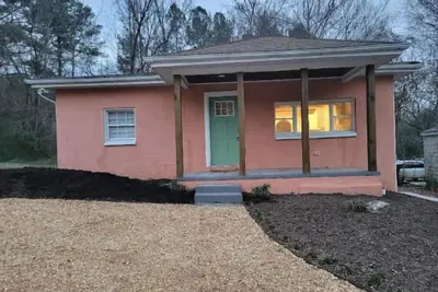 Image de Cozy cottage with big backyard near downtown