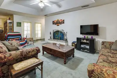 Image de Screened Porch: Remote Harlingen House!