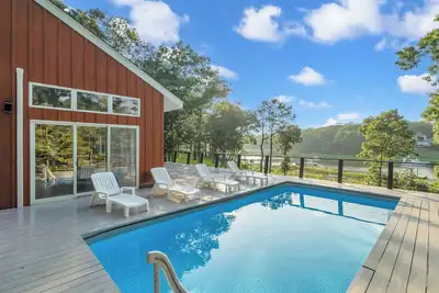 Image de Beautiful Waterfront North Fork Home, Private Pool, Private Dock, Close to. . .