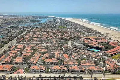 Beach Condo \/ Ventura County\n\n