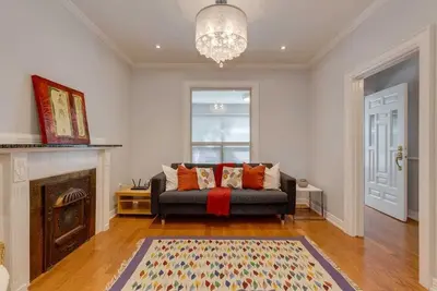 Image de Bright, beautiful & spacious smoke/pet free home