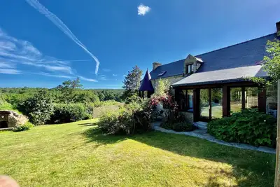 Image de Gite à la campagne avec piscine - Domaine de Lann Kerhuerh