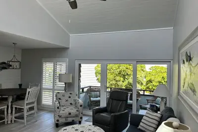 Image de Tropical Beachside Getaway situated on Venice Beach