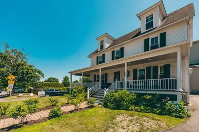 Image de Iconic Large House for Rent in Downtown Ogunquit - One Block from The Beach