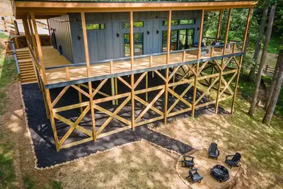 Image de Viking Hilltop Suite- Troll Treehouse-Walk to Town