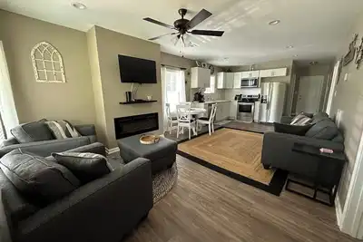 Image de Cozy, Quiet & Private 3 Br Home! 15 Min to Clt Airport!