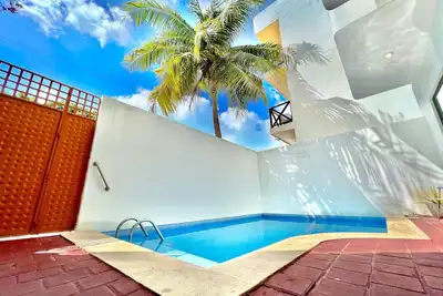 Image de Mid-Island Condo with Rooftop Balcony