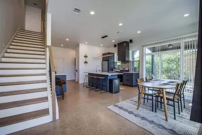 Image de Charming Mandalay Home Near White Rock Lake