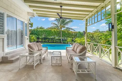 Image de 3 Bed, 3 Bath with pool and beach access in Sunset Crest.