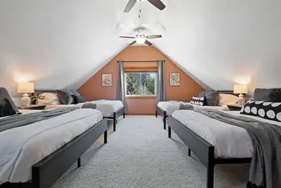 Image de Groups - Families - Pets - Backyard - Deck