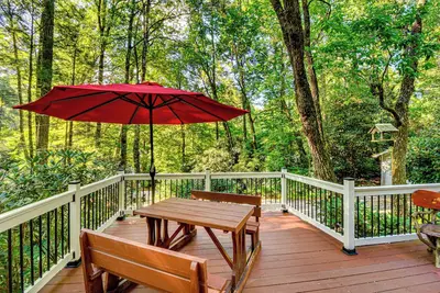 Image de Highlands Vacation Rental - Walk to Mirror Lake!
