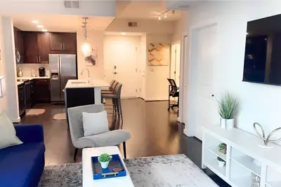 The Luxe | City View | Romantic Escape