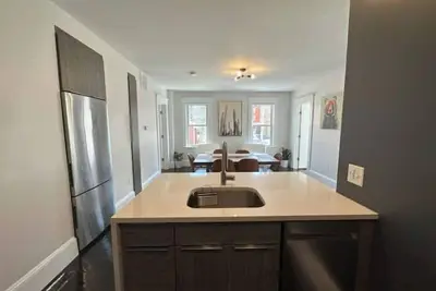 Image de Downtown Salem Chic - 3 Bedroom w/ Parking