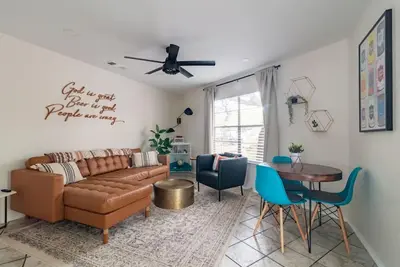 Image de Downtown - Walk to Wimberley Square! Lonestar Bungalow @ Beer Ranch Project Inn