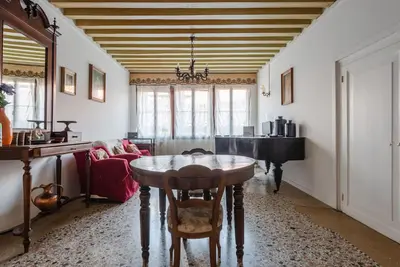 Image de Lovely & Roomy Venetian Apartment x5!