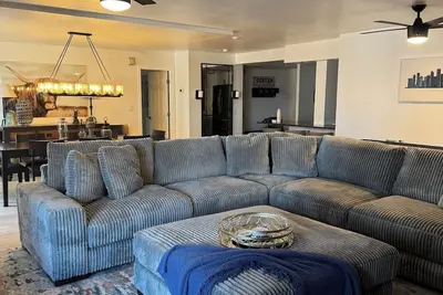 Image de Location, Location, Location Huge 2000 Sq Ft Condo 17th Floor Views --- Sleeps 8