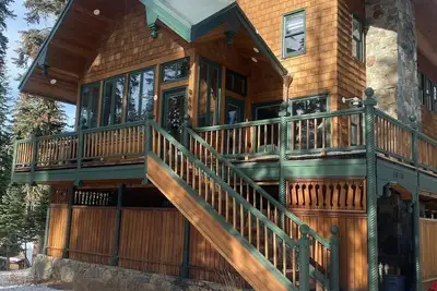 Image de East Village - Beautiful home nestled in the California's Sierra