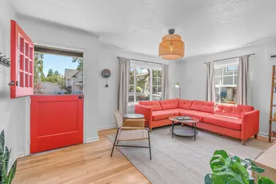 Image de Minutes from oregon wine country and walking distance from George Fox University