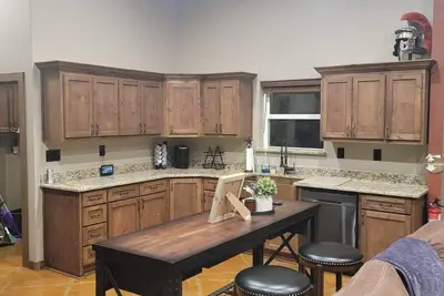 Image de This barndo has Lake Tyler access via a private boat ramp