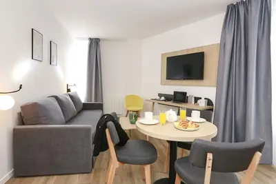 Image de T2 moderne, près de la gare | Tv, bureau, wifi