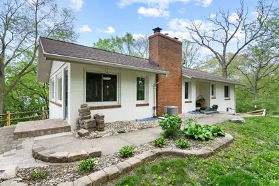 Image de Cozy cottage with fireplace- just steps from golf course!