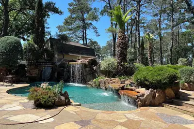 Image de Five Bedroom Jewel Resort Style Estate