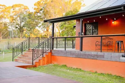 Image de Orange cottage in Lovedale