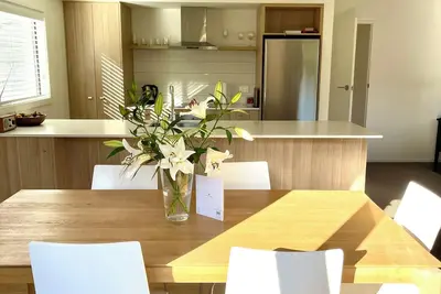 Image de Modern quiet cottage close to lake