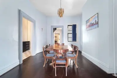 Image de Brick Row Home + 2 Blocks from Agh + stadiums + downtown!