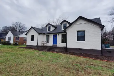 Image de Cozy modern home in Midtown with amenities! UofM liberty bowl & Cbu in 1 minute