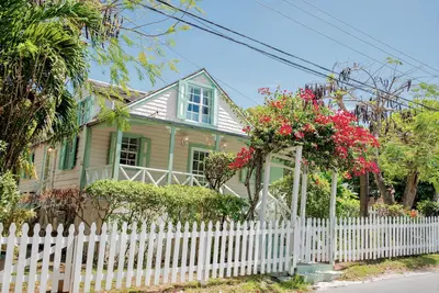 Image de Lower Dunmore House Historic Sweet and Cozy Bahamian Style Cottage!
