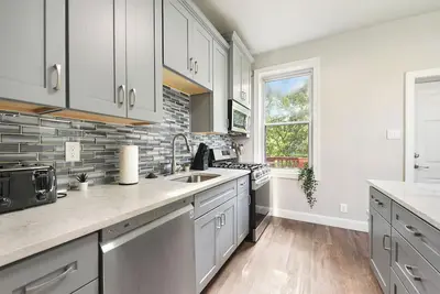 Image de Luxury Family Retreat Minutes to Downtown Pittsburgh With Deck & Large Backyard