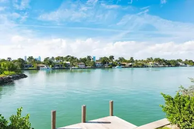 Image de Villa on Venetian Island South Beach