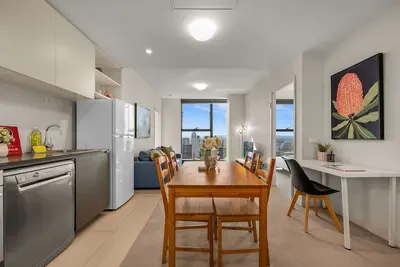 Image de Stunning Views from this Sleek Central Cbd Stay