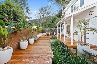 Image de Wombarra Luxe Cottage - Five Minute Walk to the Beach