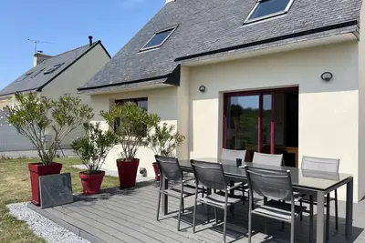 Maison traditionnelle au calme, 3 chambres, jardin, proche des commerces et de la Ria d'Etel