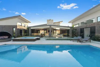 Image de Lindenderry Luxe. Brand new Family Entertainer, Large Electric Heated Pool & spa