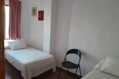 Image de A 20m de la playa de levante en el centro de Benidorm, zona de los vascos