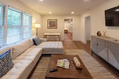 Image de Modern 4 Bdr Home Minutes to Uga Campus and Downtown Bars, Shopping, & Dining