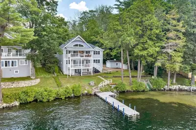 Image de Winnie Waterfront - Beautiful Lakefront Home! ! ! sandy water, Close to Gunstock! !
