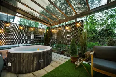 Image de Private Hot Tub, Pool, Spacious 3bd!