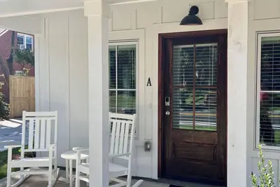 Image de New Luxury 1br Cottage in Downtown Auburn!