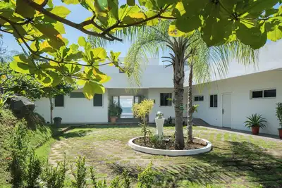 Image de Gorgeous Villa just steps to the Beach surrounded by nature