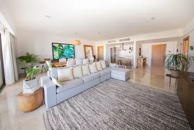 Image de Beautiful apartment by the beach with incredible views!